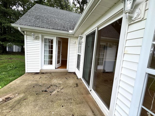 127 Silver Leaf Cir, Dickson, TN 37055