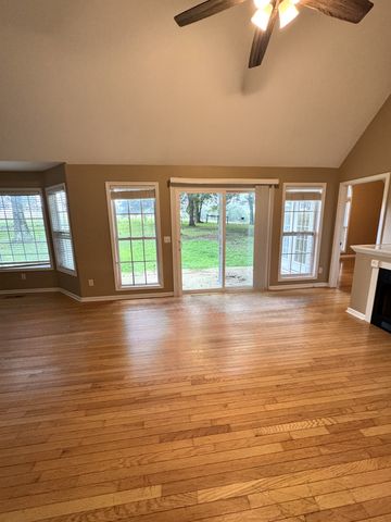 127 Silver Leaf Cir, Dickson, TN 37055