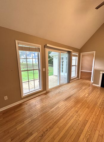 127 Silver Leaf Cir, Dickson, TN 37055