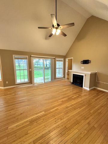 127 Silver Leaf Cir, Dickson, TN 37055