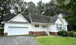 127 Silver Leaf Cir, Dickson, TN 37055