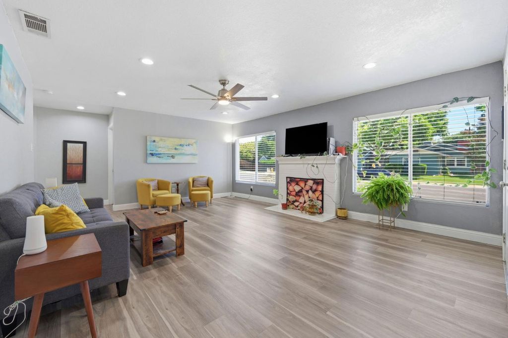 8565 Balboa Ave, Stockton, CA 95209