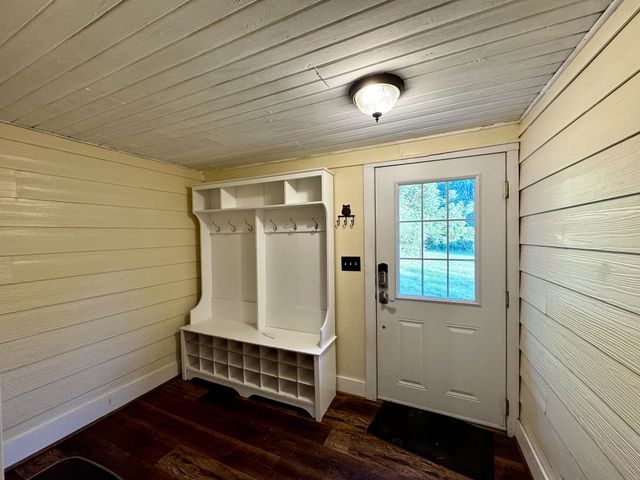 3328 Church St, Burns, TN 37029