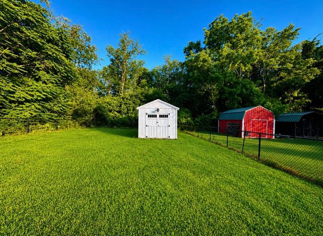 3328 Church St, Burns, TN 37029