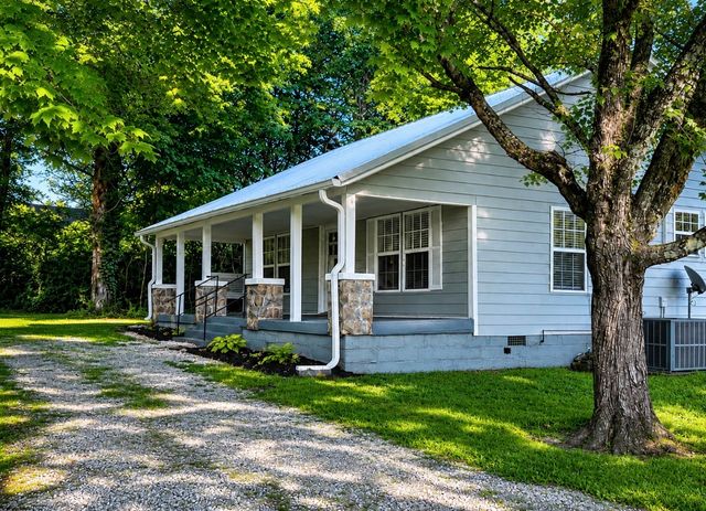 3328 Church St, Burns, TN 37029