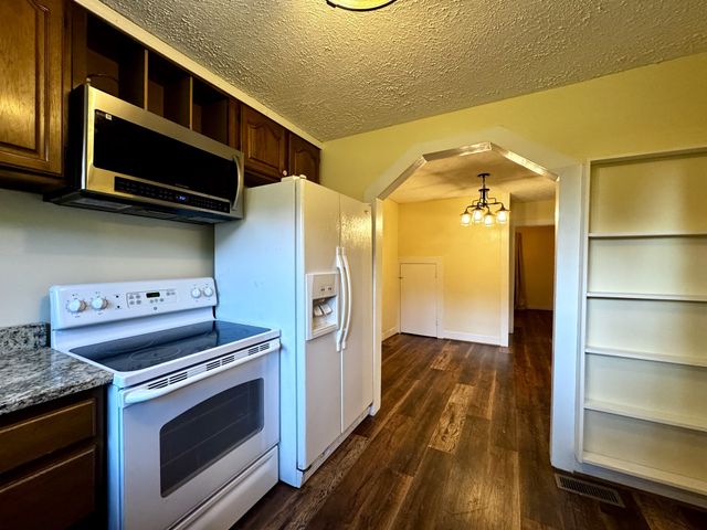 3328 Church St, Burns, TN 37029