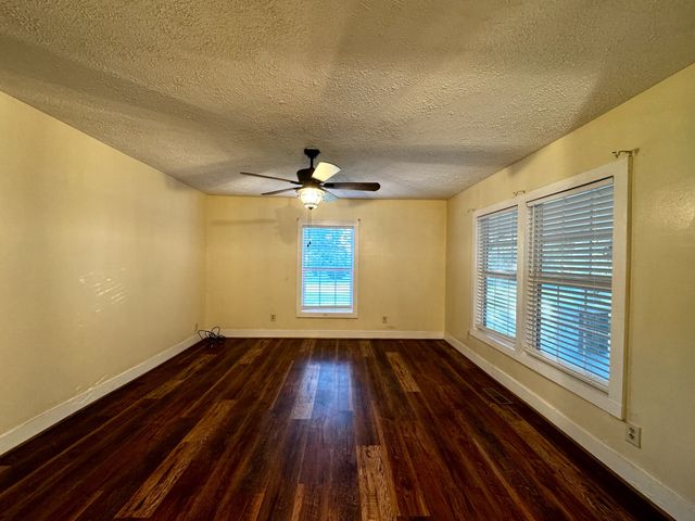 3328 Church St, Burns, TN 37029