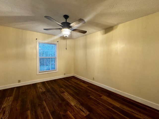 3328 Church St, Burns, TN 37029