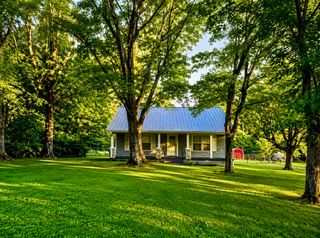 3328 Church St, Burns, TN 37029