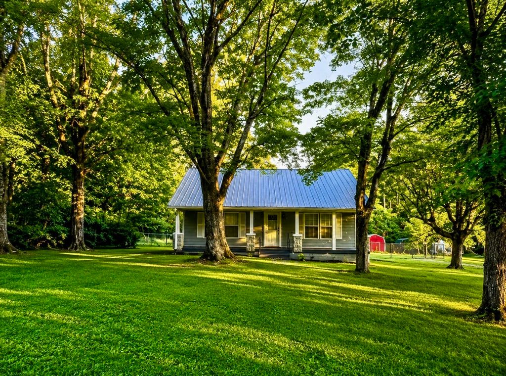 3328 Church St, Burns, TN 37029