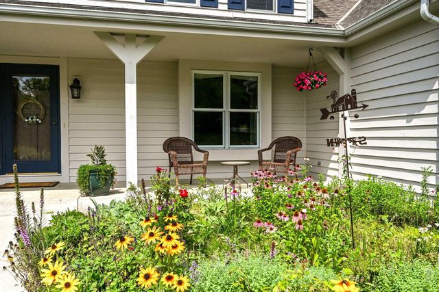 W248S6006 Deerfield CIRCLE, Waukesha, WI 53189
