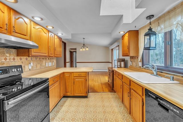 7 Hisgen Road, Holland, MA 01521