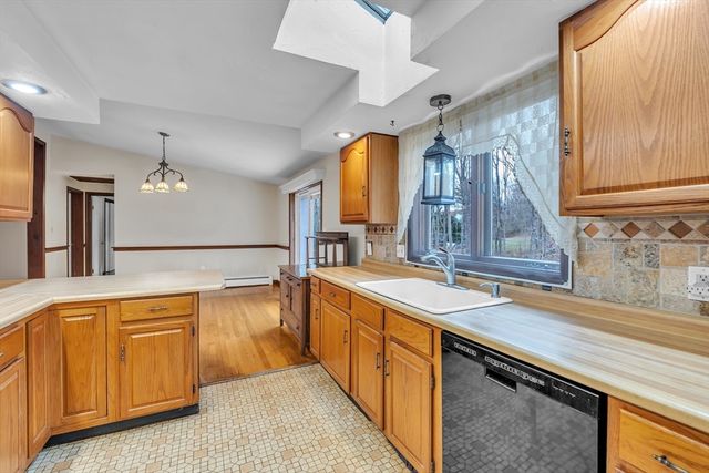 7 Hisgen Road, Holland, MA 01521