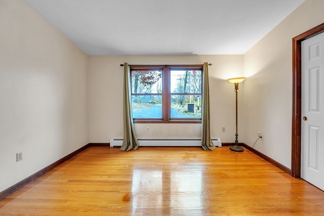 7 Hisgen Road, Holland, MA 01521