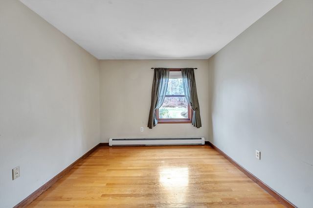 7 Hisgen Road, Holland, MA 01521