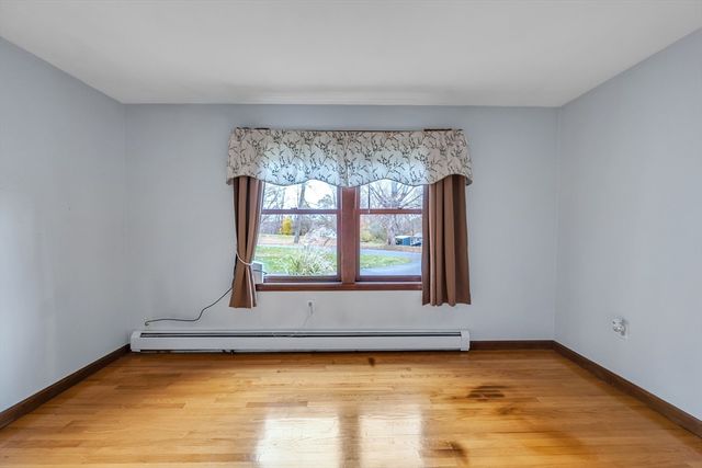 7 Hisgen Road, Holland, MA 01521