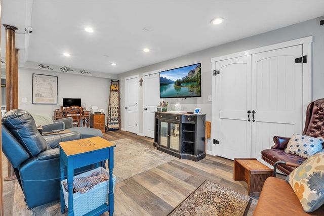 7 Hisgen Road, Holland, MA 01521