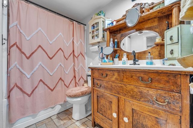 7 Hisgen Road, Holland, MA 01521