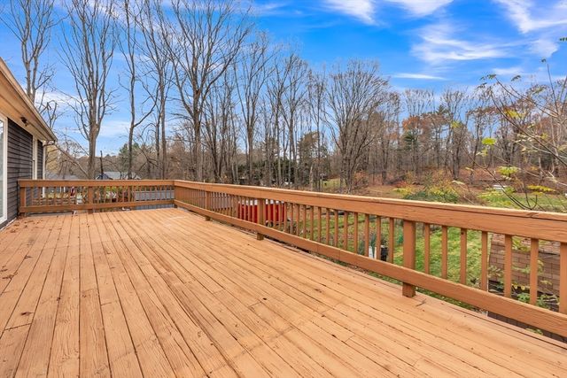 7 Hisgen Road, Holland, MA 01521