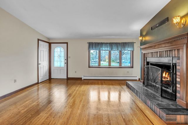 7 Hisgen Road, Holland, MA 01521