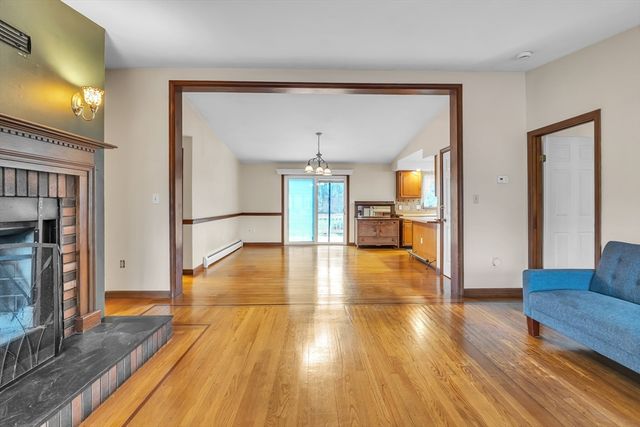 7 Hisgen Road, Holland, MA 01521