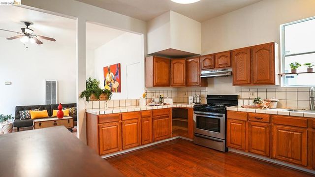 2027 Curtis, Oakland, CA 94607