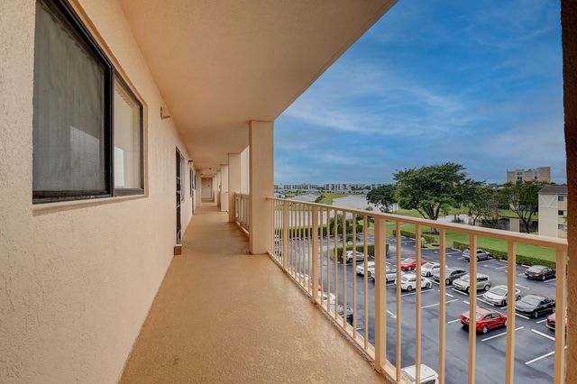7076 Huntington Lane 507, Delray Beach, FL 33446