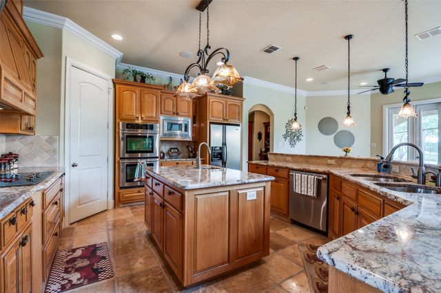 3072 Rosebud Court, Grand Prairie, TX 75104
