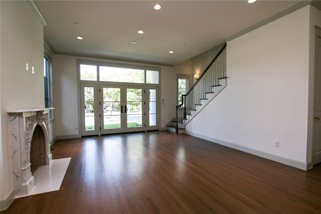 1019 BISHOP Avenue, Dallas, TX 75208