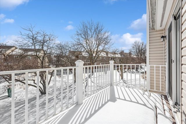 67 Beechmont Court W2, Schaumburg, IL 60193