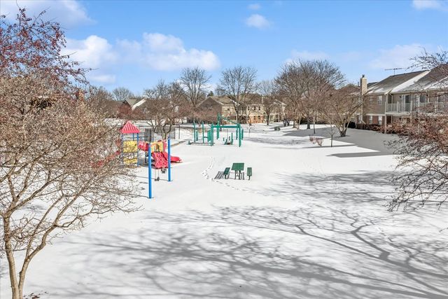 67 Beechmont Court W2, Schaumburg, IL 60193