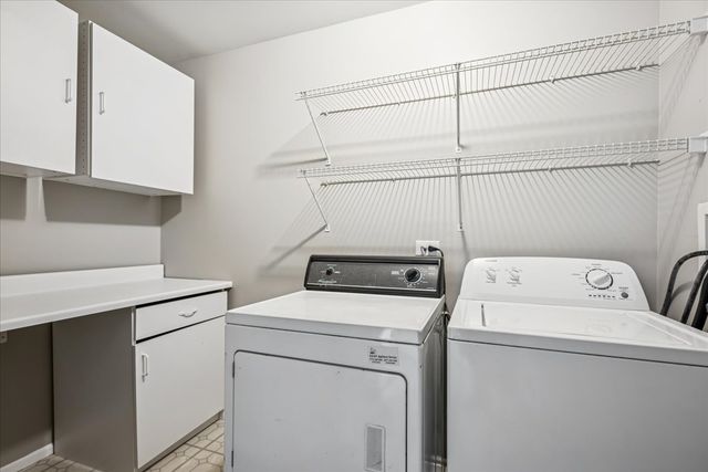 67 Beechmont Court W2, Schaumburg, IL 60193