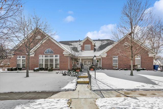 67 Beechmont Court W2, Schaumburg, IL 60193