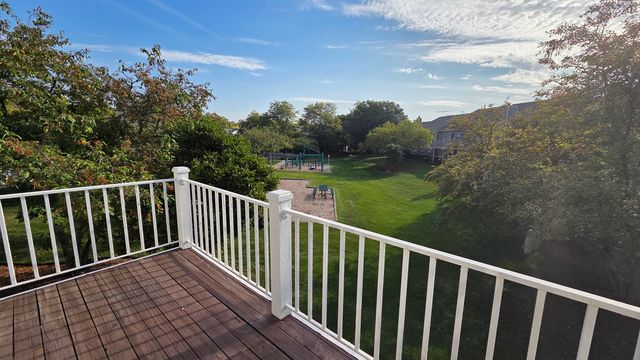 67 Beechmont Court W2, Schaumburg, IL 60193