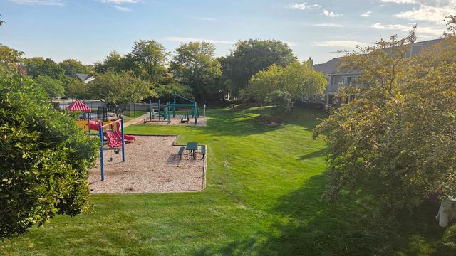 67 Beechmont Court W2, Schaumburg, IL 60193