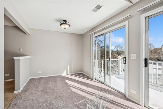 67 Beechmont Court W2, Schaumburg, IL 60193