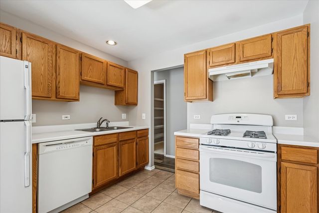 67 Beechmont Court W2, Schaumburg, IL 60193