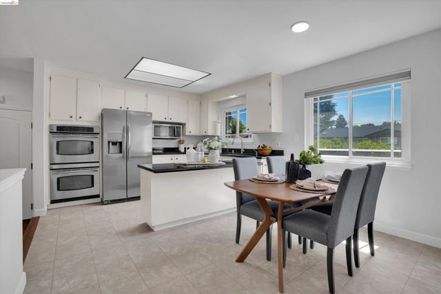 1789 Woodland Ct, Concord, CA 94521
