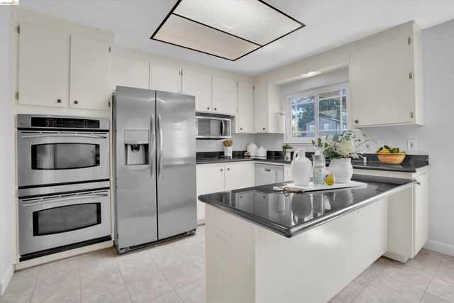1789 Woodland Ct, Concord, CA 94521