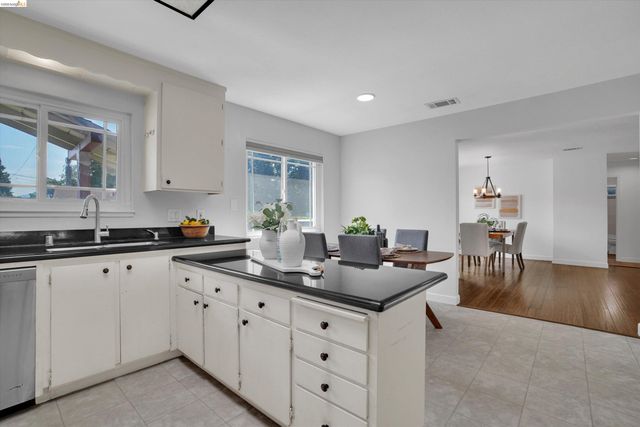 1789 Woodland Ct, Concord, CA 94521