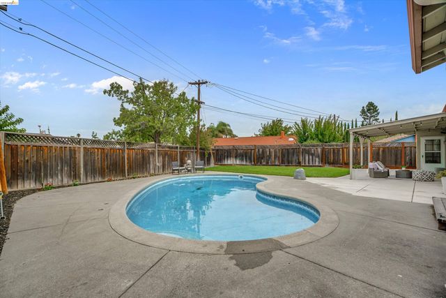 1789 Woodland Ct, Concord, CA 94521