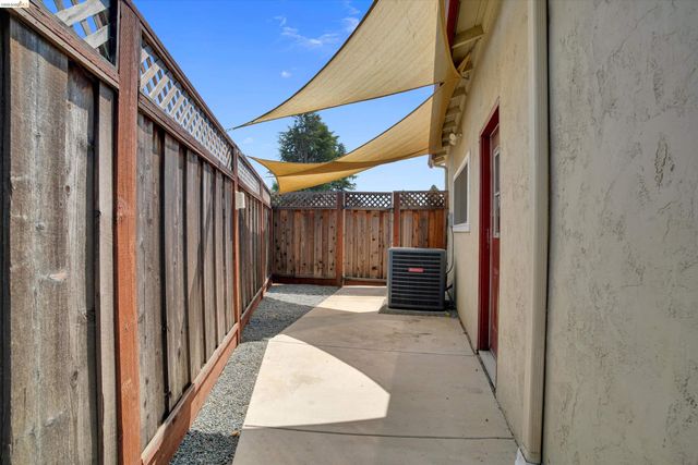 1789 Woodland Ct, Concord, CA 94521