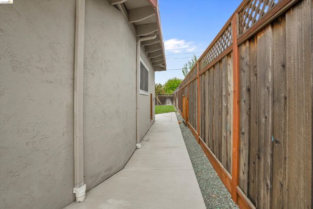 1789 Woodland Ct, Concord, CA 94521