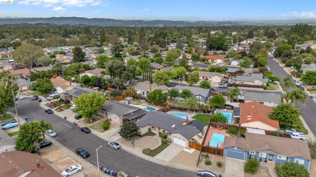 1789 Woodland Ct, Concord, CA 94521