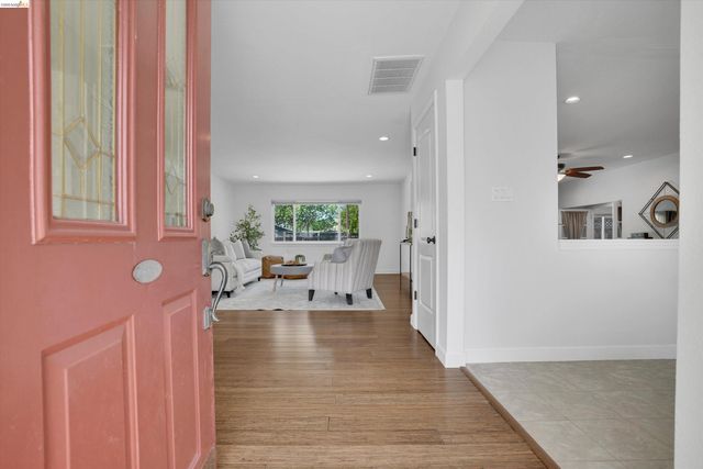 1789 Woodland Ct, Concord, CA 94521