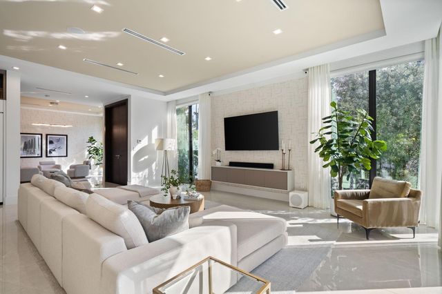 1111 SE 9th Avenue, Fort Lauderdale, FL 33316