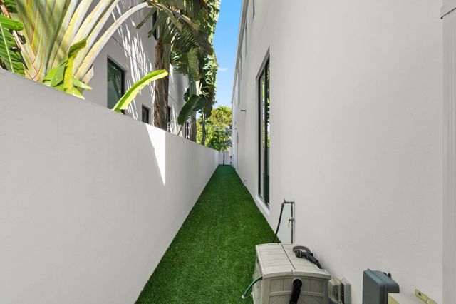 1111 SE 9th Avenue, Fort Lauderdale, FL 33316