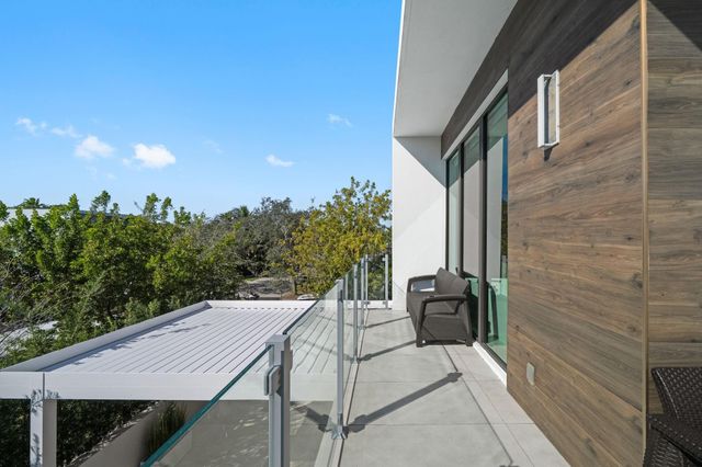 1111 SE 9th Avenue, Fort Lauderdale, FL 33316