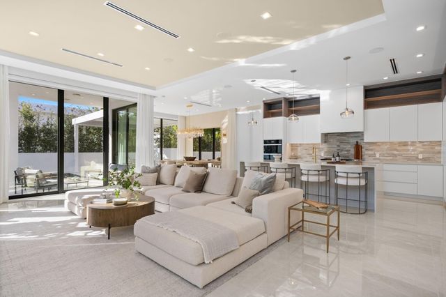 1111 SE 9th Avenue, Fort Lauderdale, FL 33316