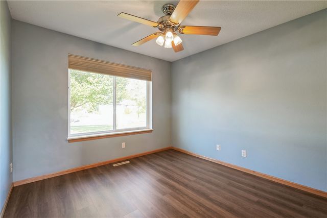 1007 Wolf Drive NW, Cedar Rapids, IA 52405